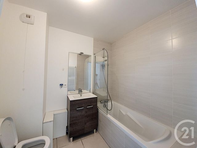 Appartement F3 à louer - 3 pièces - 60.8 m2 - MELUN - 77 - ILE-DE-FRANCE - Century 21 Cerim Appartement F3 à louer - 3 pièces - 60.8 m2 - MELUN - 77 - ILE-DE-FRANCE - Century 21 Cerim