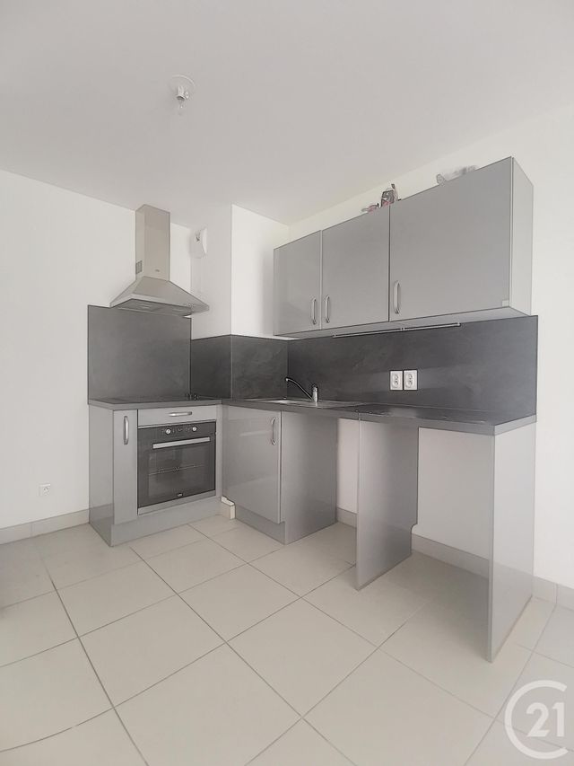 Appartement F2 à louer - 2 pièces - 39.2 m2 - MELUN - 77 - ILE-DE-FRANCE - Century 21 Cerim Appartement F2 à louer - 2 pièces - 39.2 m2 - MELUN - 77 - ILE-DE-FRANCE - Century 21 Cerim