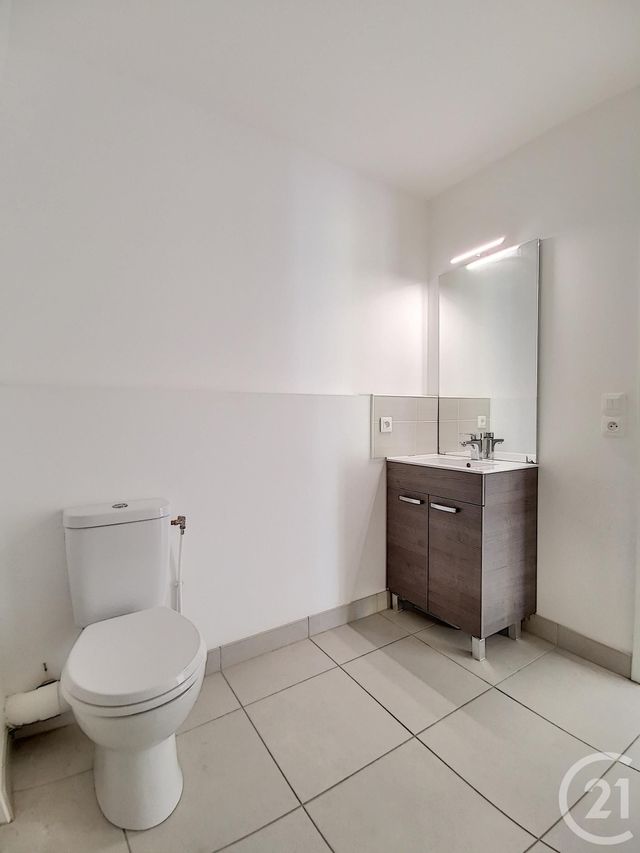 Appartement F2 à louer - 2 pièces - 39.2 m2 - MELUN - 77 - ILE-DE-FRANCE - Century 21 Cerim Appartement F2 à louer - 2 pièces - 39.2 m2 - MELUN - 77 - ILE-DE-FRANCE - Century 21 Cerim