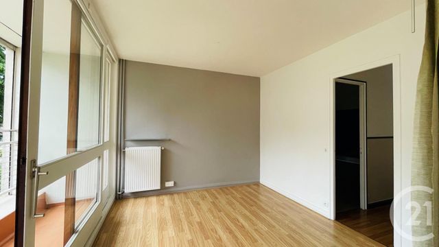 Afficher la photo en grand Appartement F4 à vendre - 4 pièces - 80.0 m2 - VAUX LE PENIL - 77 - ILE-DE-FRANCE - Century 21 Cerim