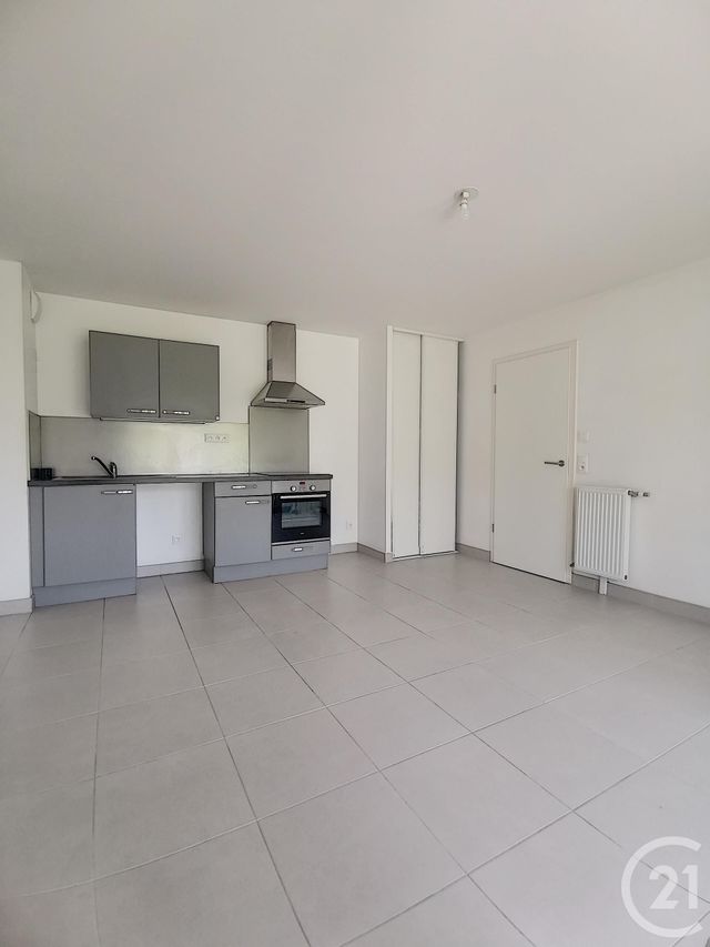 Appartement T2 à louer - 2 pièces - 40.7 m2 - MELUN - 77 - ILE-DE-FRANCE - Century 21 Cerim Appartement T2 à louer - 2 pièces - 40.7 m2 - MELUN - 77 - ILE-DE-FRANCE - Century 21 Cerim