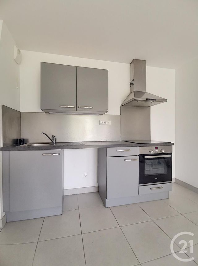 Appartement T2 à louer - 2 pièces - 40.7 m2 - MELUN - 77 - ILE-DE-FRANCE - Century 21 Cerim Appartement T2 à louer - 2 pièces - 40.7 m2 - MELUN - 77 - ILE-DE-FRANCE - Century 21 Cerim