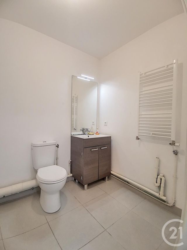 Appartement T2 à louer - 2 pièces - 40.7 m2 - MELUN - 77 - ILE-DE-FRANCE - Century 21 Cerim Appartement T2 à louer - 2 pièces - 40.7 m2 - MELUN - 77 - ILE-DE-FRANCE - Century 21 Cerim