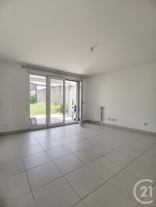 Appartement T2 à louer - 2 pièces - 40.7 m2 - MELUN - 77 - ILE-DE-FRANCE - Century 21 Cerim Appartement T2 à louer - 2 pièces - 40.7 m2 - MELUN - 77 - ILE-DE-FRANCE - Century 21 Cerim