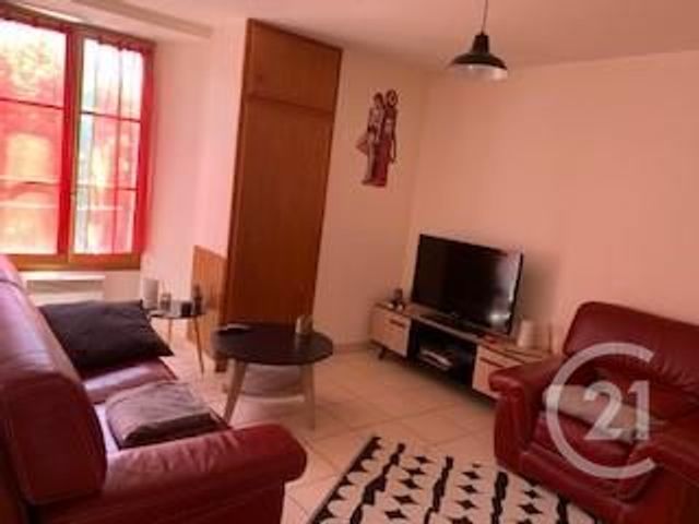 Appartement F2 à louer - 2 pièces - 46.6 m2 - CHAMPEAUX - 77 - ILE-DE-FRANCE - Century 21 Cerim Appartement F2 à louer - 2 pièces - 46.6 m2 - CHAMPEAUX - 77 - ILE-DE-FRANCE - Century 21 Cerim