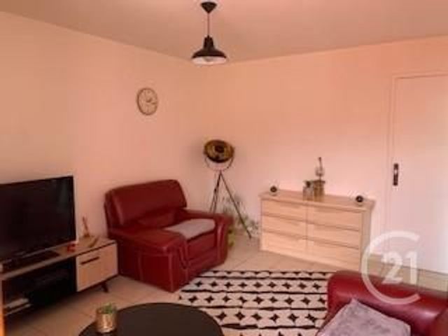 Appartement F2 à louer - 2 pièces - 46.6 m2 - CHAMPEAUX - 77 - ILE-DE-FRANCE - Century 21 Cerim Appartement F2 à louer - 2 pièces - 46.6 m2 - CHAMPEAUX - 77 - ILE-DE-FRANCE - Century 21 Cerim