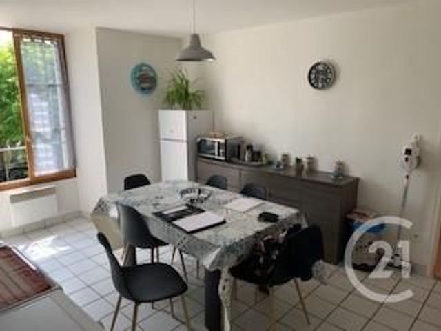 Appartement F2 à louer - 2 pièces - 46.6 m2 - CHAMPEAUX - 77 - ILE-DE-FRANCE - Century 21 Cerim Appartement F2 à louer - 2 pièces - 46.6 m2 - CHAMPEAUX - 77 - ILE-DE-FRANCE - Century 21 Cerim