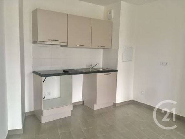 Afficher la photo en grand Appartement F2 à louer - 2 pièces - 49.2 m2 - DAMMARIE LES LYS - 77 - ILE-DE-FRANCE - Century 21 Cerim
