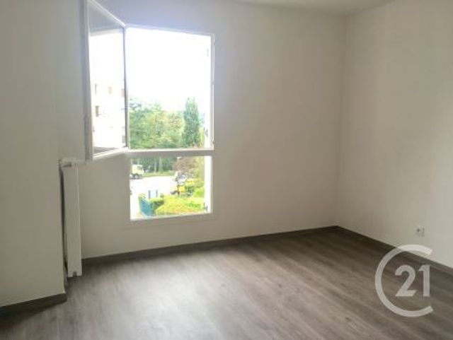 Afficher la photo en grand Appartement F2 à louer - 2 pièces - 49.2 m2 - DAMMARIE LES LYS - 77 - ILE-DE-FRANCE - Century 21 Cerim