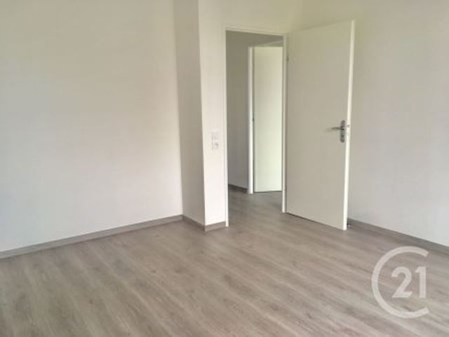 Afficher la photo en grand Appartement F2 à louer - 2 pièces - 49.2 m2 - DAMMARIE LES LYS - 77 - ILE-DE-FRANCE - Century 21 Cerim