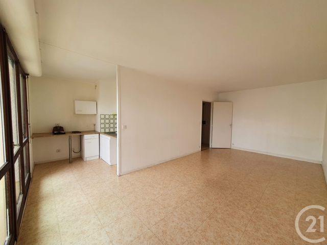 Afficher la photo en grand Appartement F1 à louer - 1 pièce - 35.8 m2 - MELUN - 77 - ILE-DE-FRANCE - Century 21 Cerim