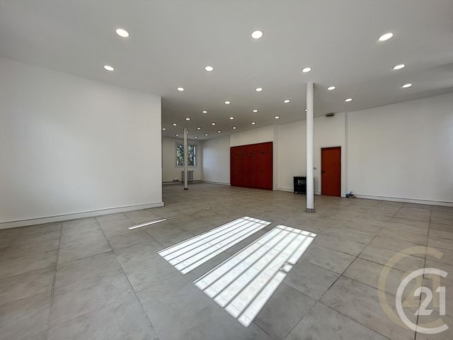 Local à louer - 1 pièce - 190.0 m2 - MELUN - 77 - ILE-DE-FRANCE - Century 21 Cerim