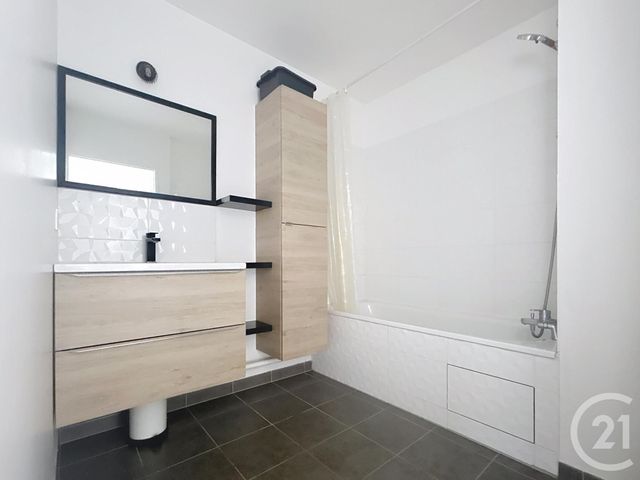 Appartement F3 à vendre - 3 pièces - 57.2 m2 - MELUN - 77 - ILE-DE-FRANCE - Century 21 Cerim