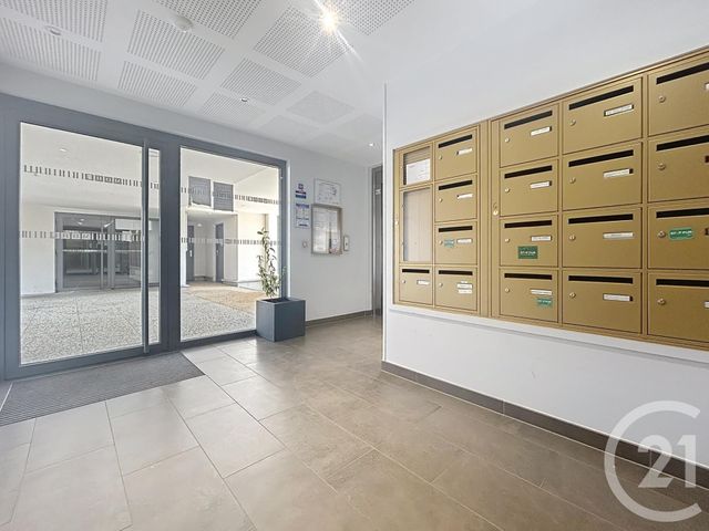 Appartement F3 à vendre - 3 pièces - 57.2 m2 - MELUN - 77 - ILE-DE-FRANCE - Century 21 Cerim