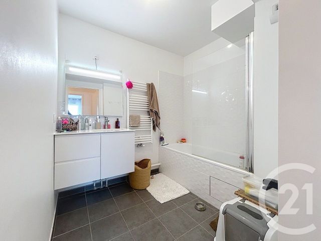 Appartement F3 à vendre - 3 pièces - 55.0 m2 - MELUN - 77 - ILE-DE-FRANCE - Century 21 Cerim