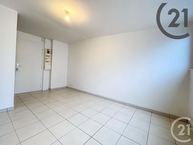 Appartement F2 à louer - 2 pièces - 31.0 m2 - MELUN - 77 - ILE-DE-FRANCE - Century 21 Cerim