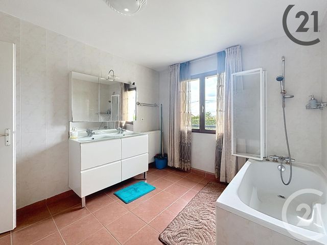 Appartement F3 à louer - 3 pièces - 76.81 m2 - DAMMARIE LES LYS - 77 - ILE-DE-FRANCE - Century 21 Cerim