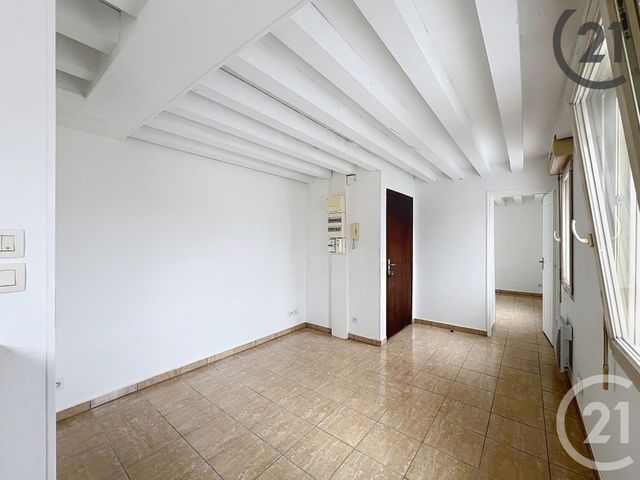Appartement F2 à louer - 2 pièces - 28.0 m2 - LIEUSAINT - 77 - ILE-DE-FRANCE - Century 21 Cerim