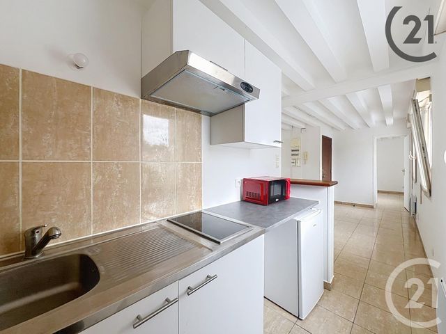 Appartement F2 à louer - 2 pièces - 28.0 m2 - LIEUSAINT - 77 - ILE-DE-FRANCE - Century 21 Cerim