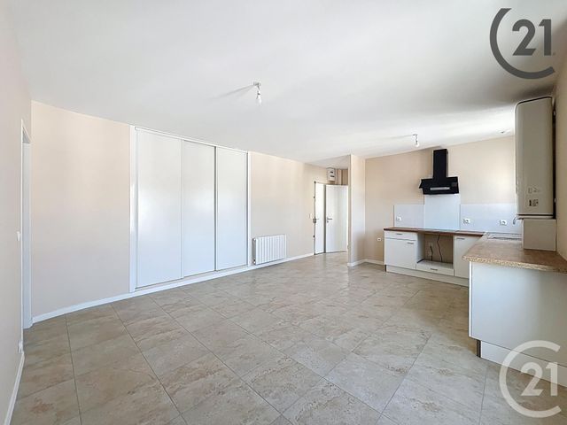 Appartement F3 à louer - 3 pièces - 54.51 m2 - DAMMARIE LES LYS - 77 - ILE-DE-FRANCE - Century 21 Cerim