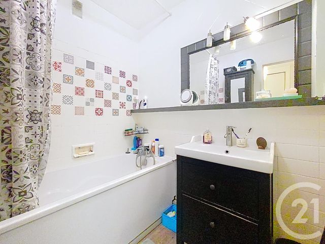 Appartement F4 à vendre - 4 pièces - 77.0 m2 - LE MEE SUR SEINE - 77 - ILE-DE-FRANCE - Century 21 Cerim