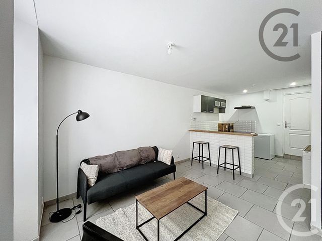 Appartement F2 à louer - 2 pièces - 34.7 m2 - MELUN - 77 - ILE-DE-FRANCE - Century 21 Cerim