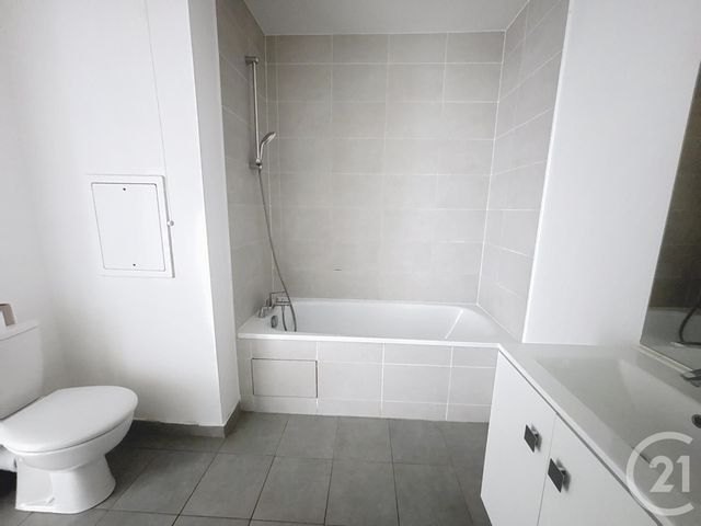 Appartement F3 à louer - 3 pièces - 62.9 m2 - MELUN - 77 - ILE-DE-FRANCE - Century 21 Cerim