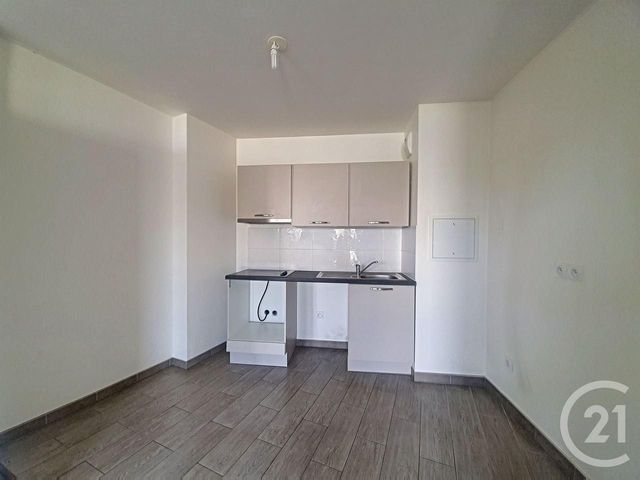 Appartement F2 à louer - 2 pièces - 49.2 m2 - DAMMARIE LES LYS - 77 - ILE-DE-FRANCE - Century 21 Cerim