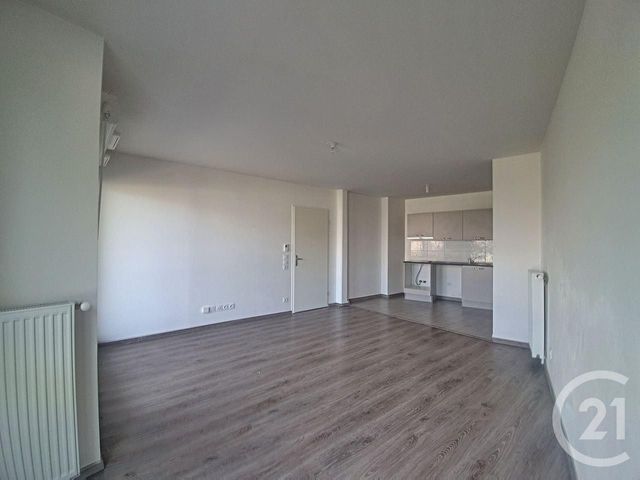 Appartement F2 à louer - 2 pièces - 49.2 m2 - DAMMARIE LES LYS - 77 - ILE-DE-FRANCE - Century 21 Cerim