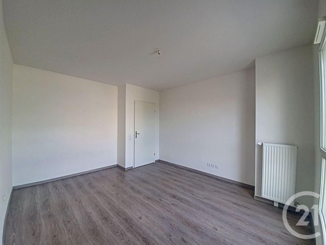 Appartement F2 à louer - 2 pièces - 49.2 m2 - DAMMARIE LES LYS - 77 - ILE-DE-FRANCE - Century 21 Cerim