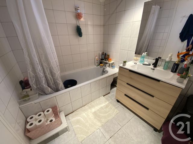 Appartement F2 à vendre - 2 pièces - 57.0 m2 - DAMMARIE LES LYS - 77 - ILE-DE-FRANCE - Century 21 Cerim