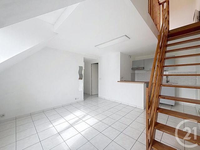 Appartement Duplex à louer - 2 pièces - 30.0 m2 - MELUN - 77 - ILE-DE-FRANCE - Century 21 Cerim