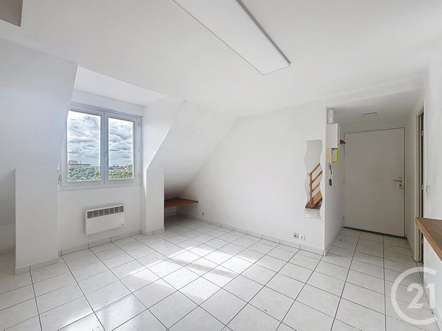 Appartement Duplex à louer - 2 pièces - 30.0 m2 - MELUN - 77 - ILE-DE-FRANCE - Century 21 Cerim