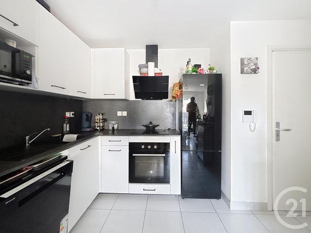 Appartement à louer - 2 pièces - 41.5 m2 - DAMMARIE LES LYS - 77 - ILE-DE-FRANCE - Century 21 Cerim