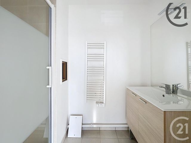 Appartement F4 à louer - 4 pièces - 84.82 m2 - DAMMARIE LES LYS - 77 - ILE-DE-FRANCE - Century 21 Cerim