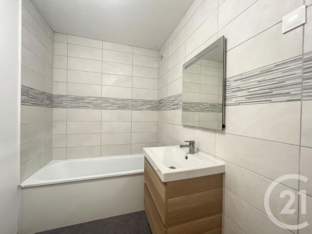 Appartement F2 à louer - 2 pièces - 51.0 m2 - MELUN - 77 - ILE-DE-FRANCE - Century 21 Cerim