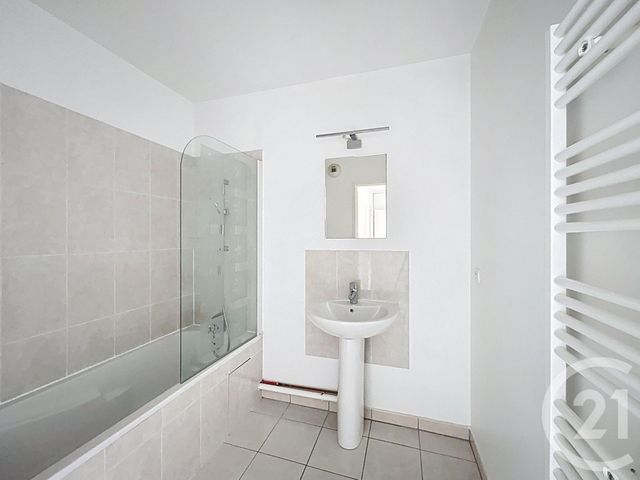 Appartement F3 à vendre - 3 pièces - 65.87 m2 - DAMMARIE LES LYS - 77 - ILE-DE-FRANCE - Century 21 Cerim