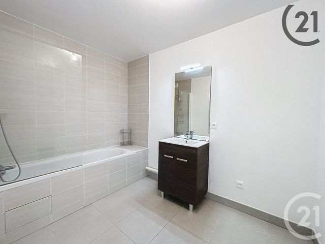 Appartement F3 à louer - 3 pièces - 61.35 m2 - MELUN - 77 - ILE-DE-FRANCE - Century 21 Cerim