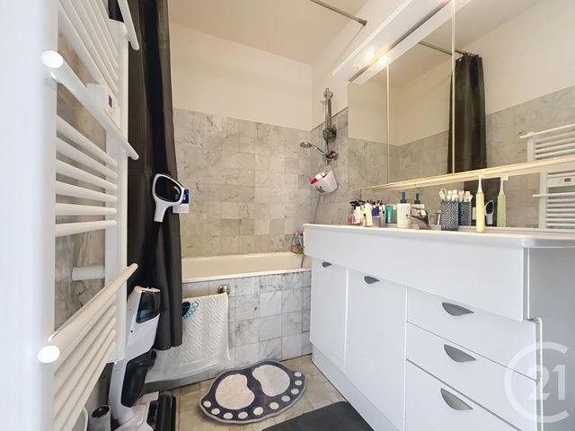 Appartement F2 à vendre - 2 pièces - 39.0 m2 - MELUN - 77 - ILE-DE-FRANCE - Century 21 Cerim