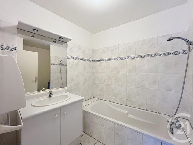 Appartement F1 à louer - 1 pièce - 30.75 m2 - MELUN - 77 - ILE-DE-FRANCE - Century 21 Cerim