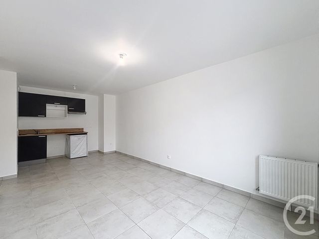 Appartement F2 à louer - 2 pièces - 41.6 m2 - DAMMARIE LES LYS - 77 - ILE-DE-FRANCE - Century 21 Cerim