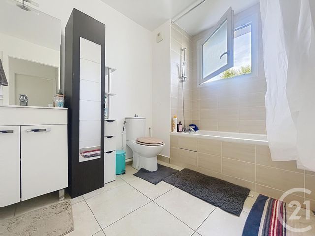 Appartement T2 à vendre - 2 pièces - 42.58 m2 - MELUN - 77 - ILE-DE-FRANCE - Century 21 Cerim