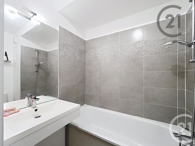 Appartement F3 à louer - 3 pièces - 63.6 m2 - DAMMARIE LES LYS - 77 - ILE-DE-FRANCE - Century 21 Cerim