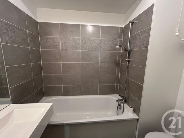 Appartement F3 à louer - 3 pièces - 63.6 m2 - DAMMARIE LES LYS - 77 - ILE-DE-FRANCE - Century 21 Cerim