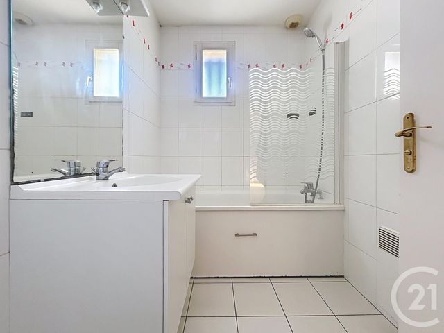 Appartement à vendre - 3 pièces - 61.94 m2 - MELUN - 77 - ILE-DE-FRANCE - Century 21 Cerim