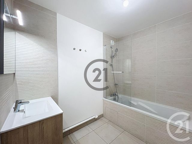Appartement F3 à louer - 3 pièces - 57.19 m2 - LE MEE SUR SEINE - 77 - ILE-DE-FRANCE - Century 21 Cerim