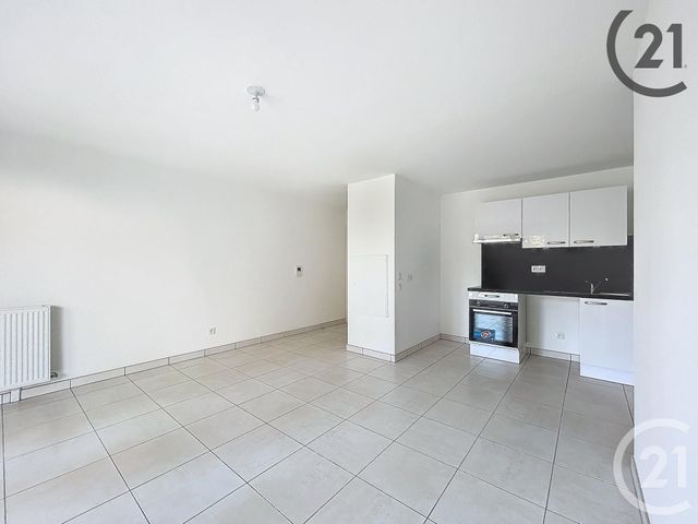 Appartement F2 à louer - 2 pièces - 42.0 m2 - DAMMARIE LES LYS - 77 - ILE-DE-FRANCE - Century 21 Cerim