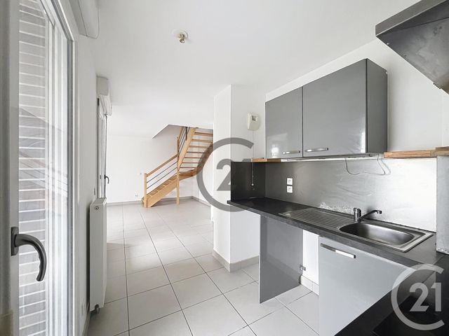 Appartement F3 à louer - 3 pièces - 59.2 m2 - MELUN - 77 - ILE-DE-FRANCE - Century 21 Cerim