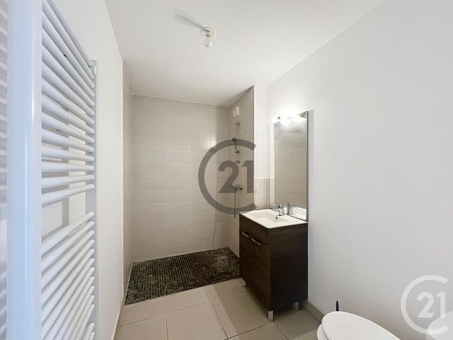 Appartement F3 à louer - 3 pièces - 59.2 m2 - MELUN - 77 - ILE-DE-FRANCE - Century 21 Cerim