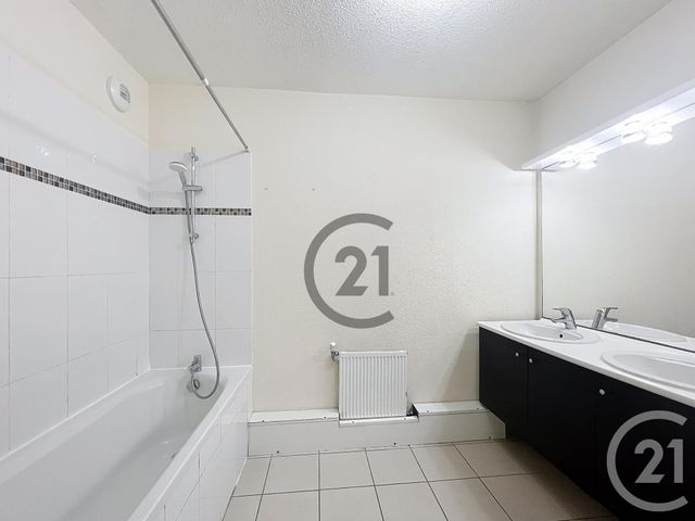 Appartement F3 à louer - 3 pièces - 63.0 m2 - DAMMARIE LES LYS - 77 - ILE-DE-FRANCE - Century 21 Cerim